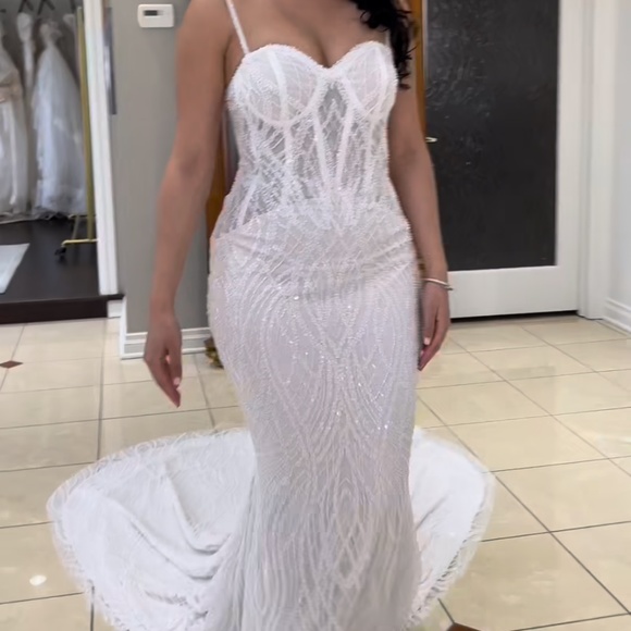 Wedding dress - Picture 2 of 3